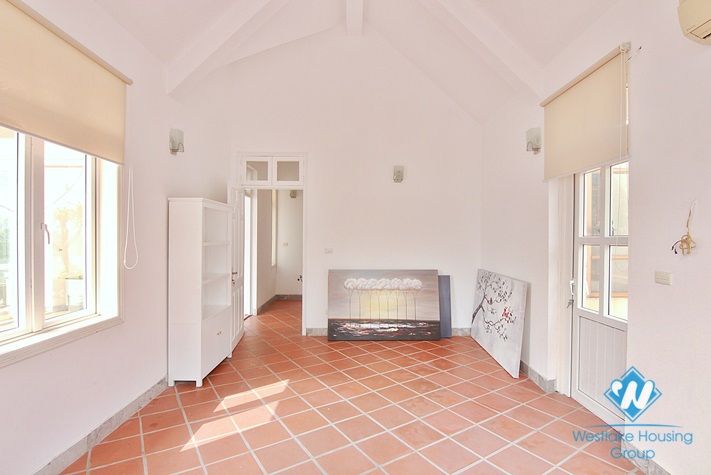 A beautiful house with lake view for rent in Tay Ho, Ha Noi